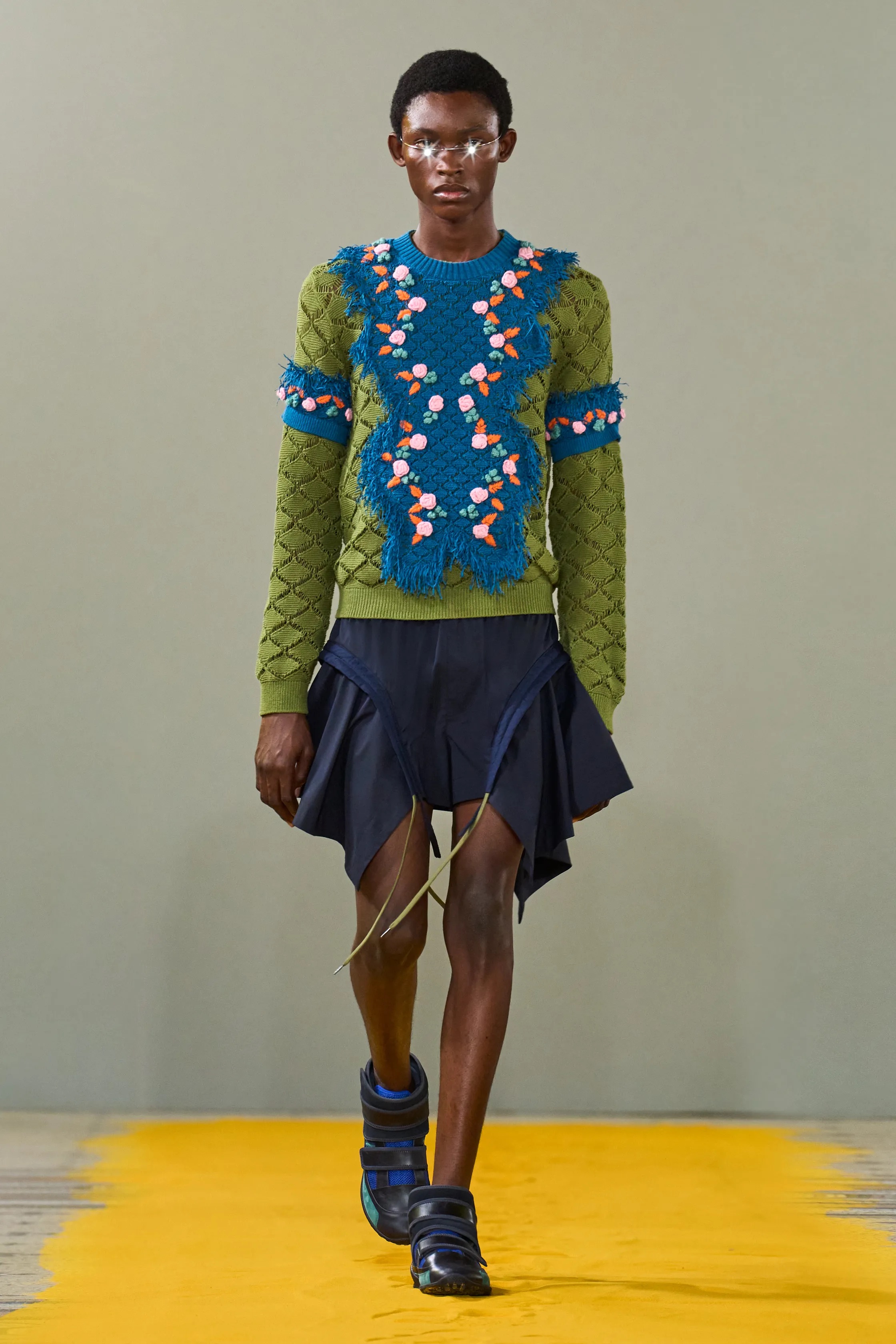 Чему нас научили мужские коллекции сезона весна-лето 2026. Свежие идеи, которые хотим внедрить уже сейчас (фото 55)