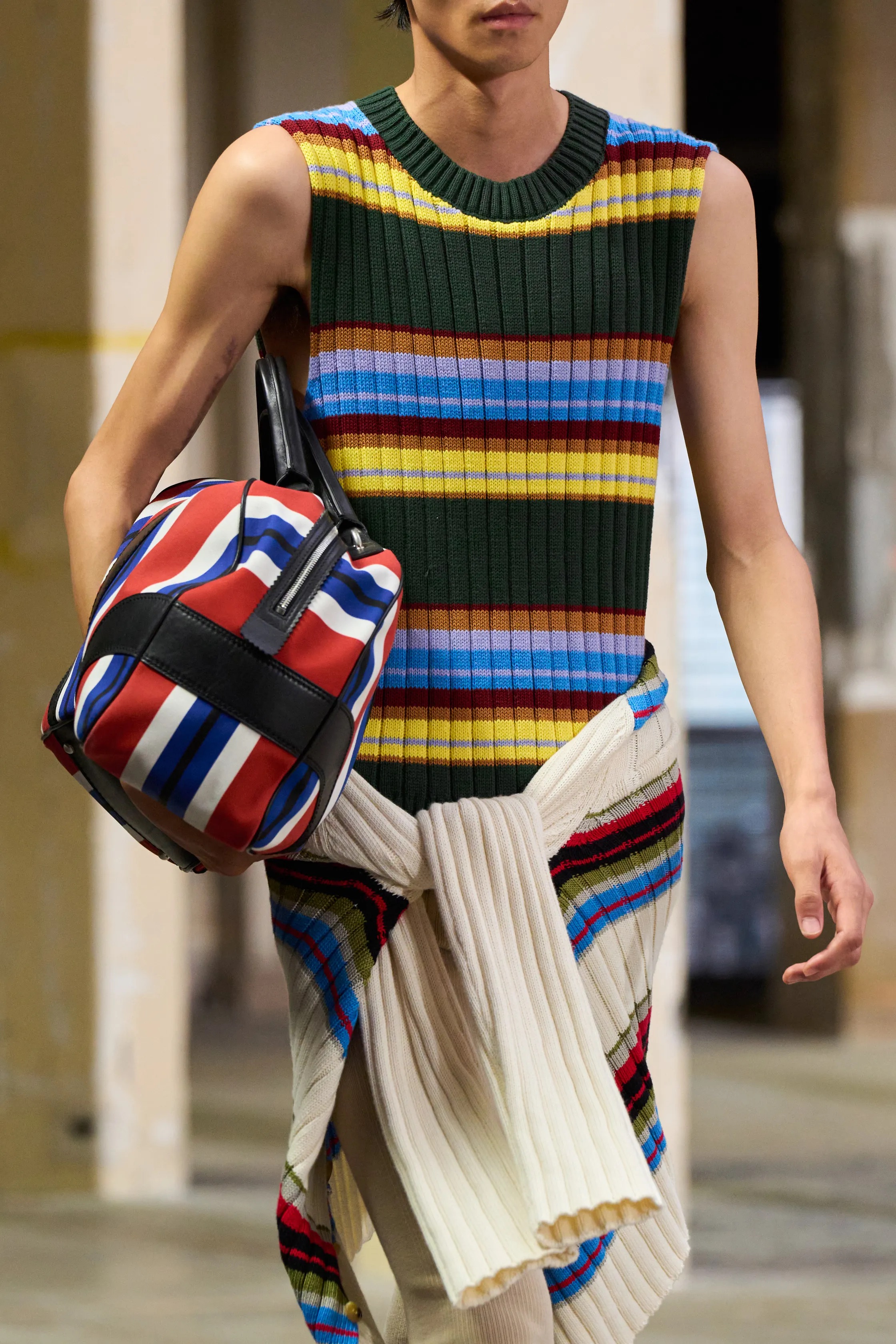 Чему нас научили мужские коллекции сезона весна-лето 2026. Свежие идеи, которые хотим внедрить уже сейчас (фото 54)