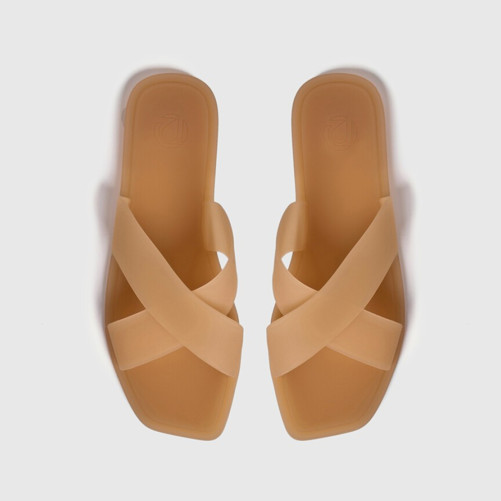 Самая модная обувь лета: 20 пар шлепок, сланцев или вьетнамок (фото 3)