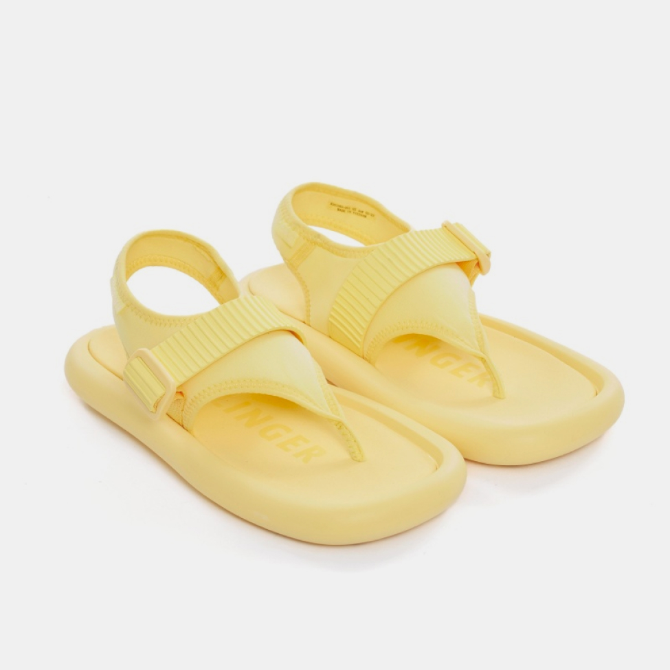 Самая модная обувь лета: 20 пар шлепок, сланцев или вьетнамок (фото 25)