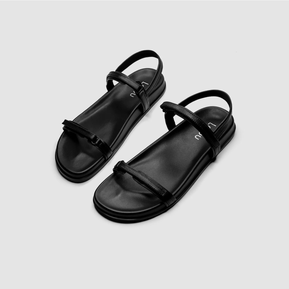 Самая модная обувь лета: 20 пар шлепок, сланцев или вьетнамок (фото 35)