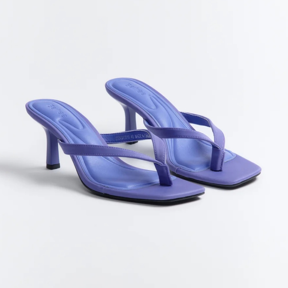 Самая модная обувь лета: 20 пар шлепок, сланцев или вьетнамок (фото 17)