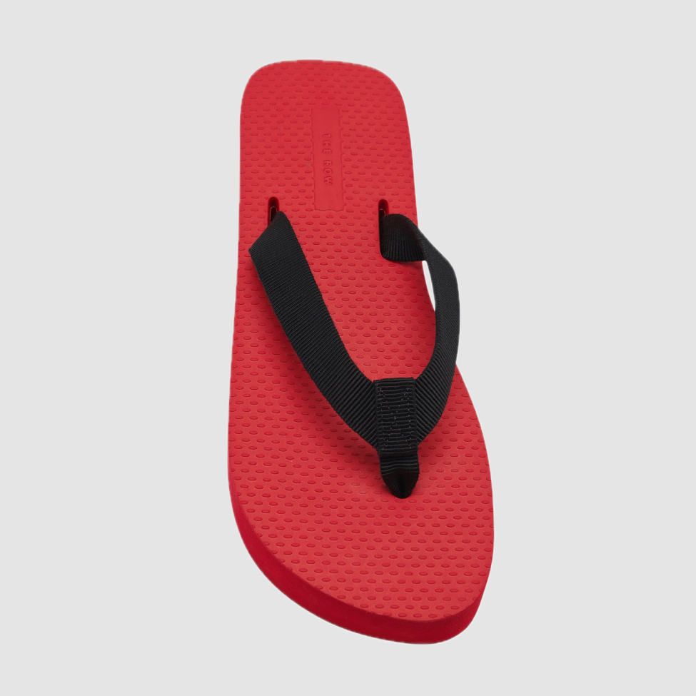 Самая модная обувь лета: 20 пар шлепок, сланцев или вьетнамок (фото 27)