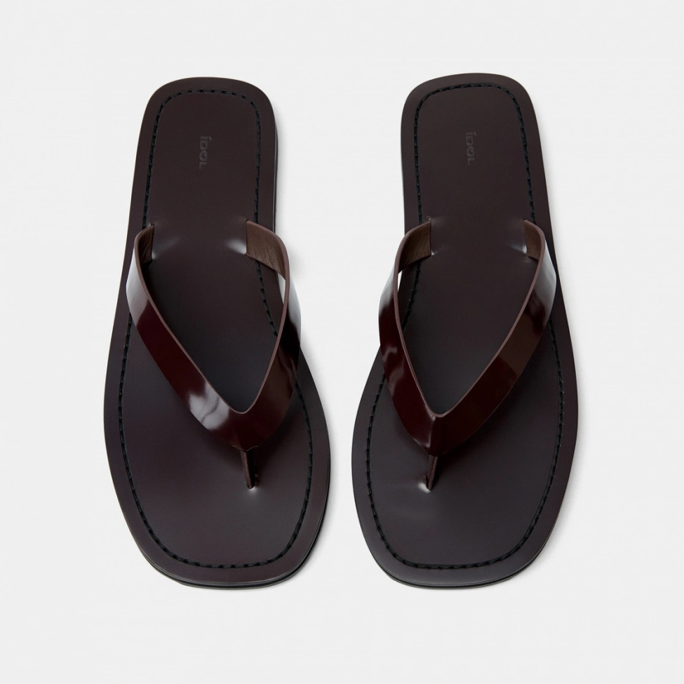 Самая модная обувь лета: 20 пар шлепок, сланцев или вьетнамок (фото 31)