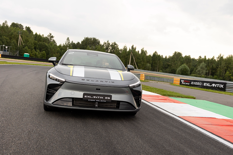 В России состоялся официальный старт продаж Exeed Exlantix ES (фото 1)