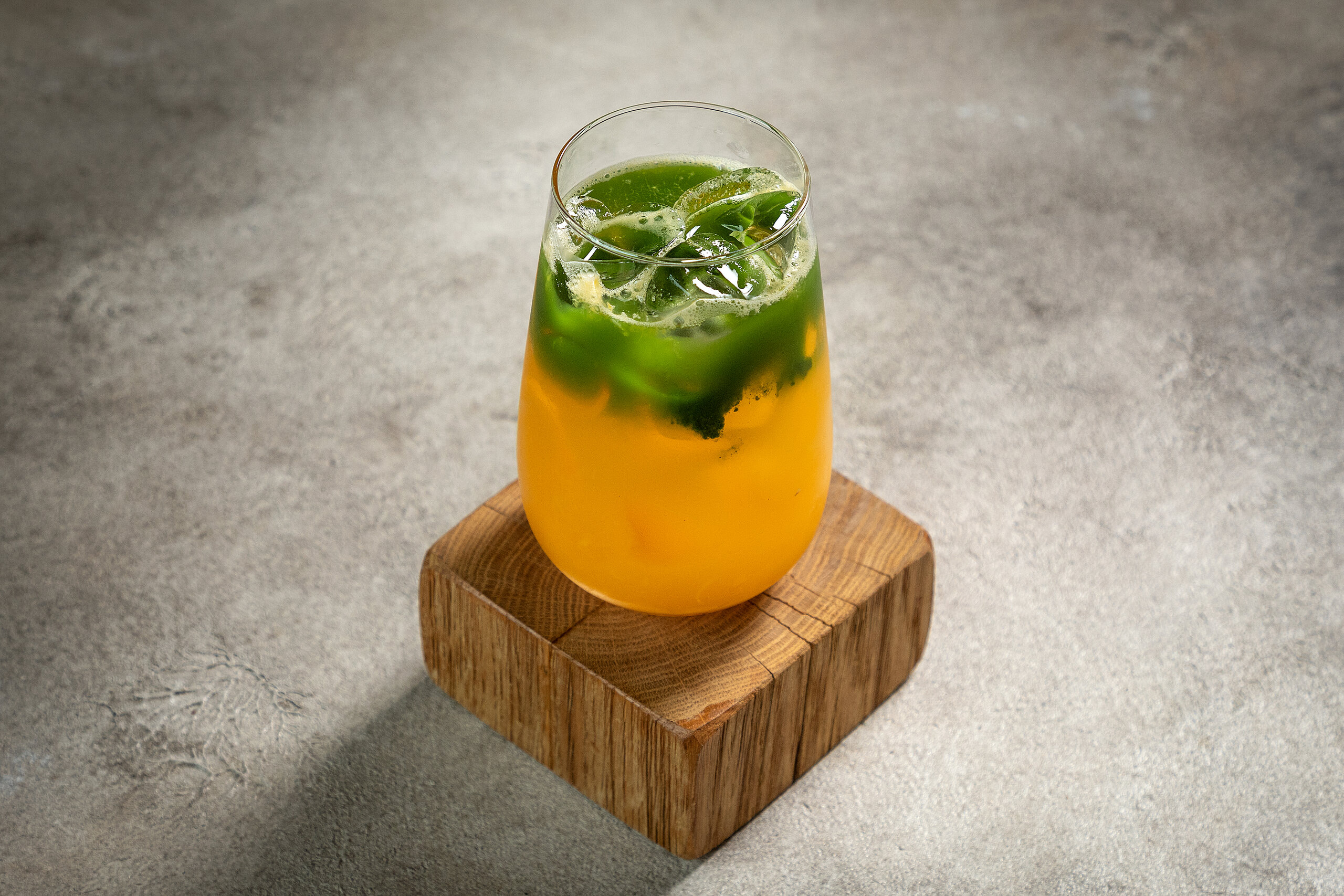 Новости ресторанов: сангрия с ананасом, креветки харумаки и вырезка с баклажаном (фото 2)