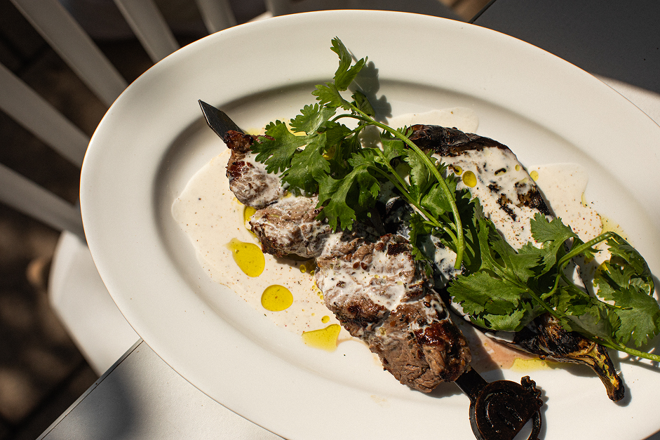 Новости ресторанов: сангрия с ананасом, креветки харумаки и вырезка с баклажаном (фото 4)