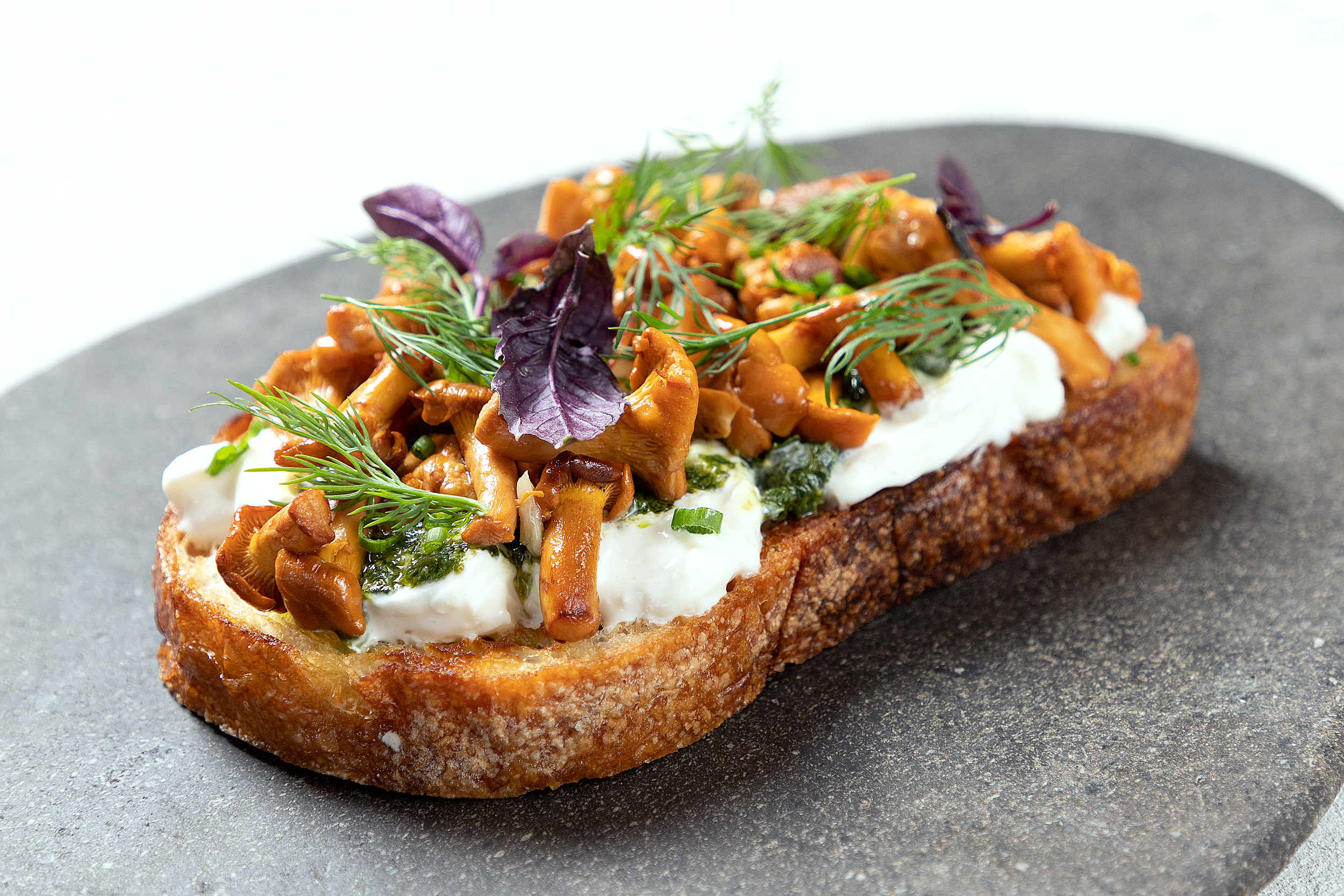 Новости ресторанов: сангрия с ананасом, креветки харумаки и вырезка с баклажаном (фото 10)