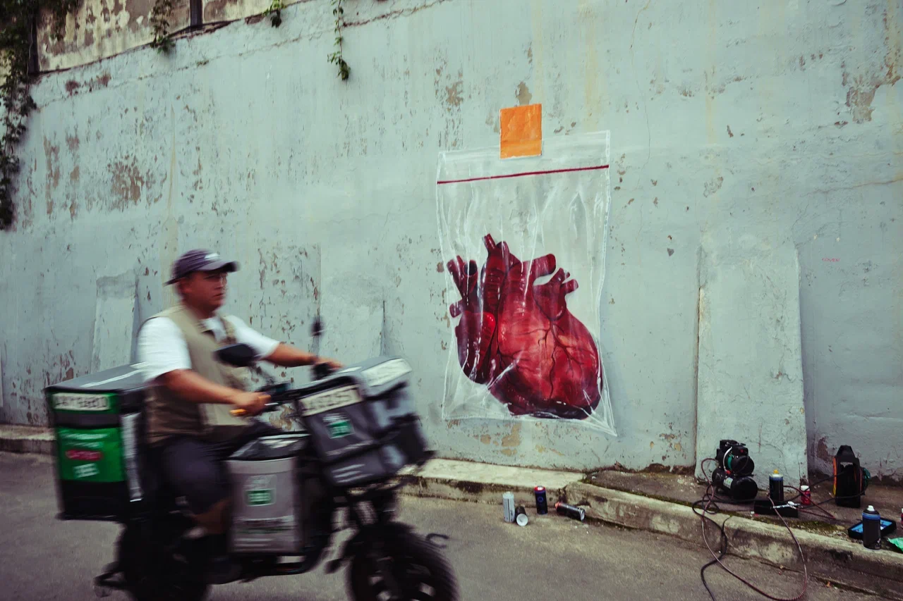 «Иви» представил арт-проект к выходу триллера «Хирург» (фото 2)