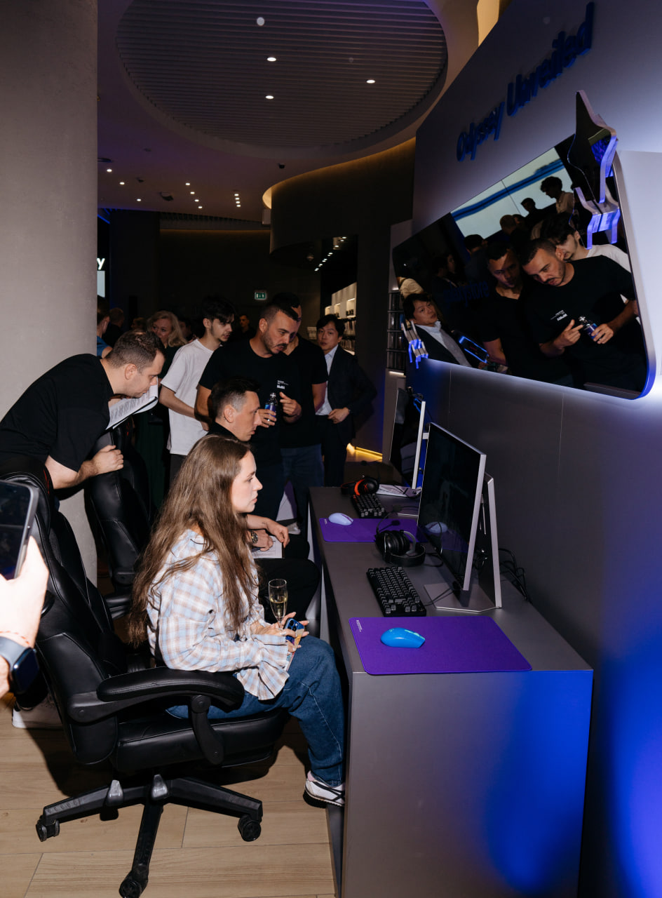 Samsung представил новый игровой монитор Odyssey 3D (фото 2)