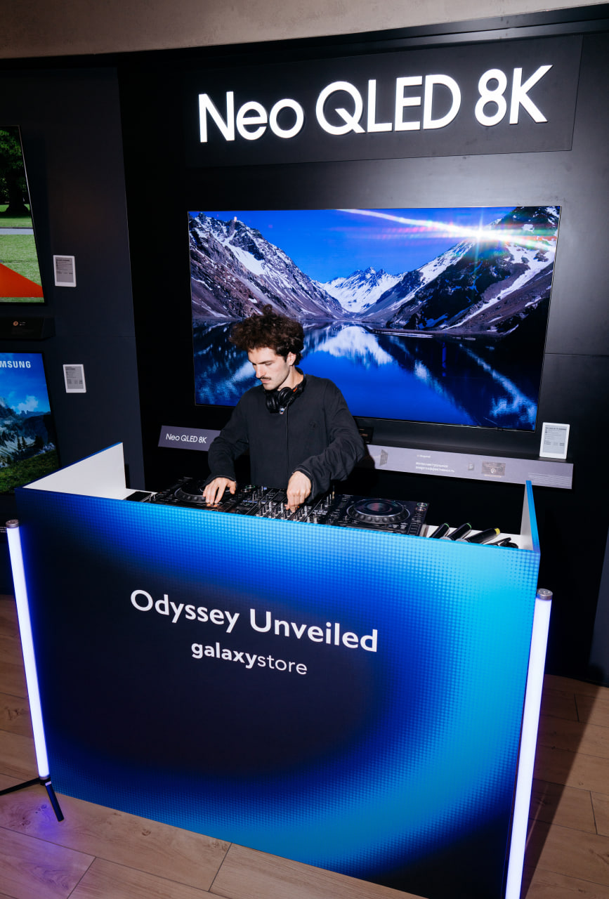 Samsung представил новый игровой монитор Odyssey 3D (фото 1)