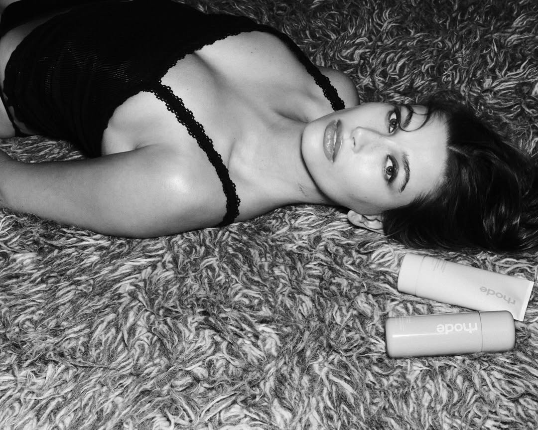 Хейли Бибер готовит Rhode к дебютному запуску в Sephora (фото 2)