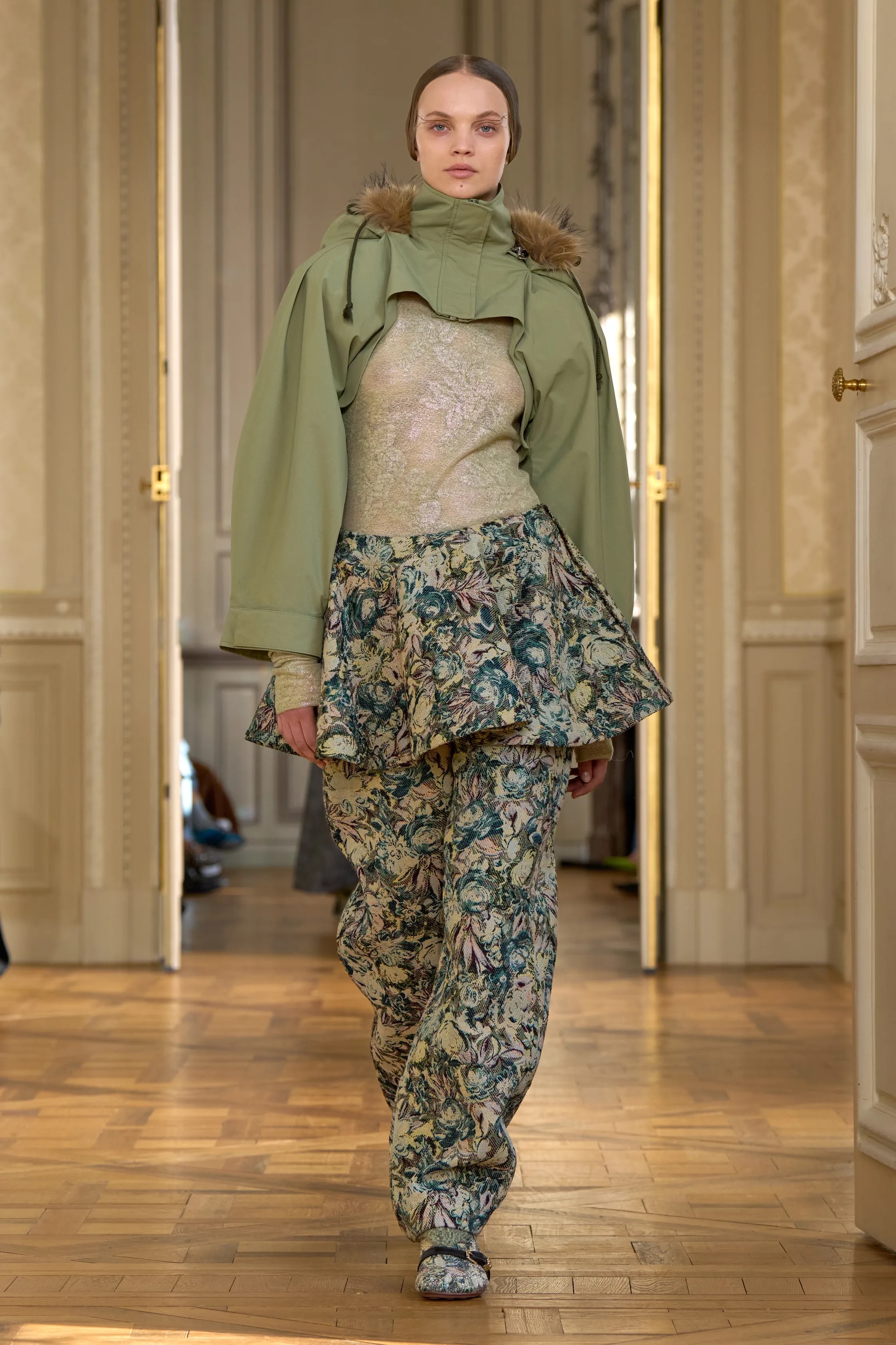 Бархат, жаккард и модная кольчуга — фактуры и ткани осень-зима 2025 (фото 27)