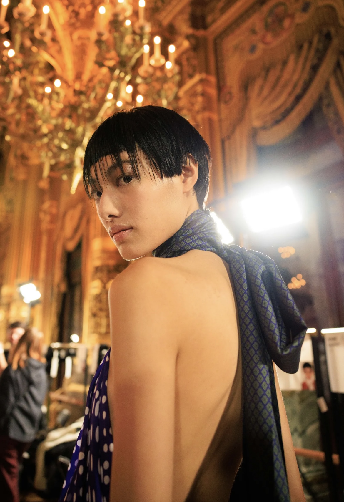 «Депрессивные» укладки и «стеклянные» губы: 12 бьюти-трендов осени 2025 (фото 11)