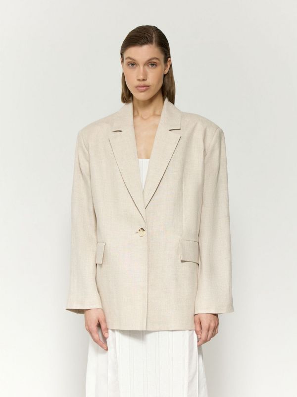 Широко мыслим: 24 жакета с акцентными плечами (фото 12)