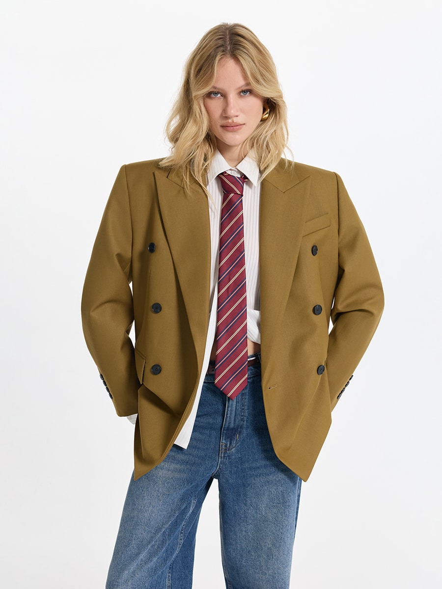 Широко мыслим: 24 жакета с акцентными плечами (фото 17)