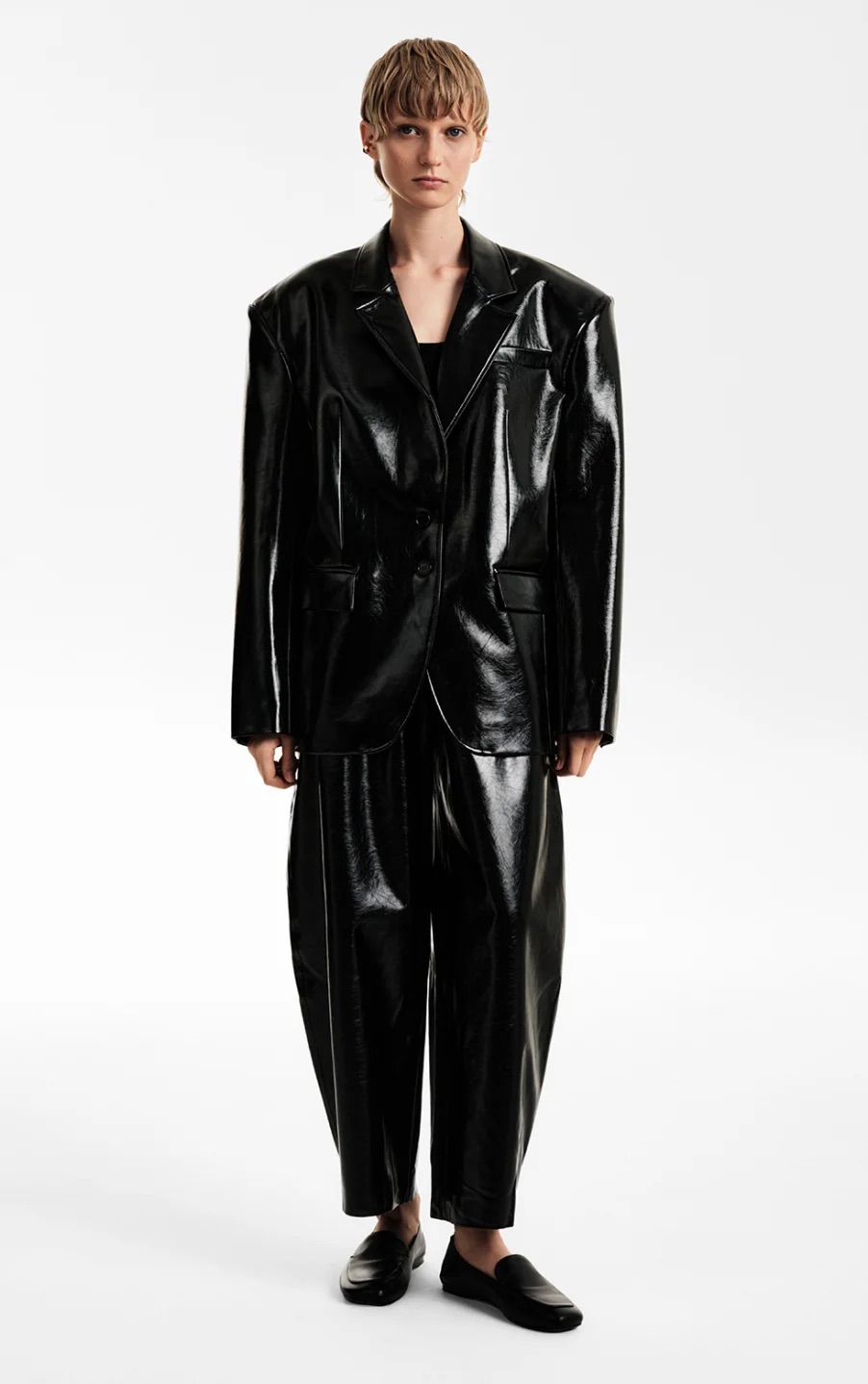 Широко мыслим: 24 жакета с акцентными плечами (фото 3)