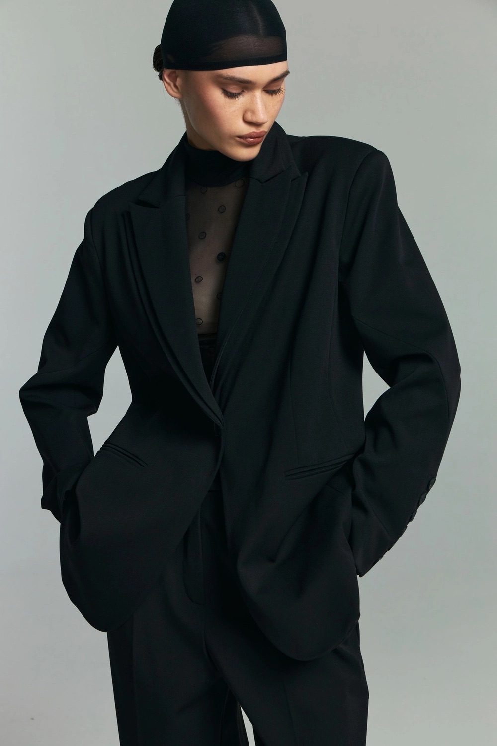 Широко мыслим: 24 жакета с акцентными плечами (фото 19)