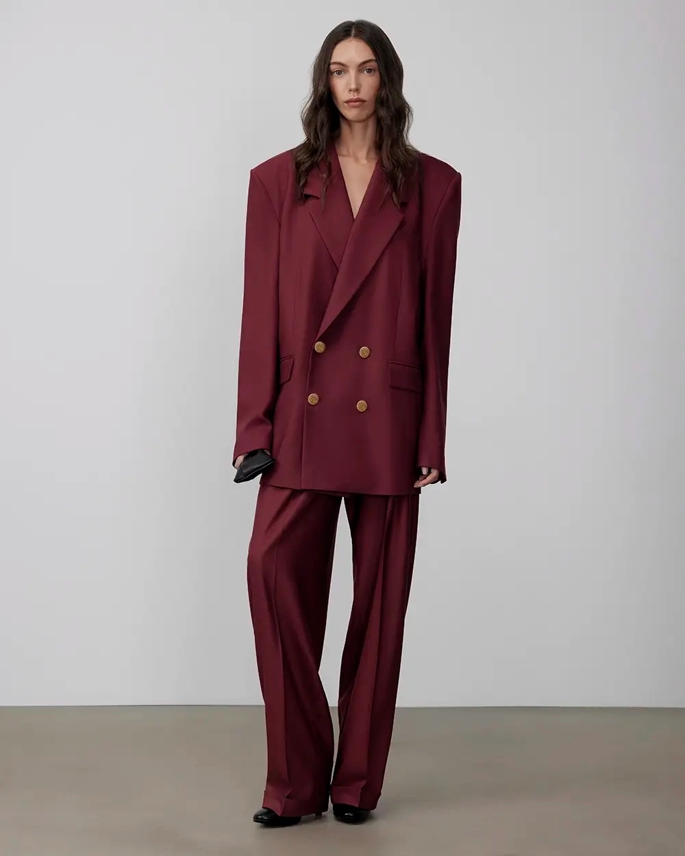 Широко мыслим: 24 жакета с акцентными плечами (фото 20)