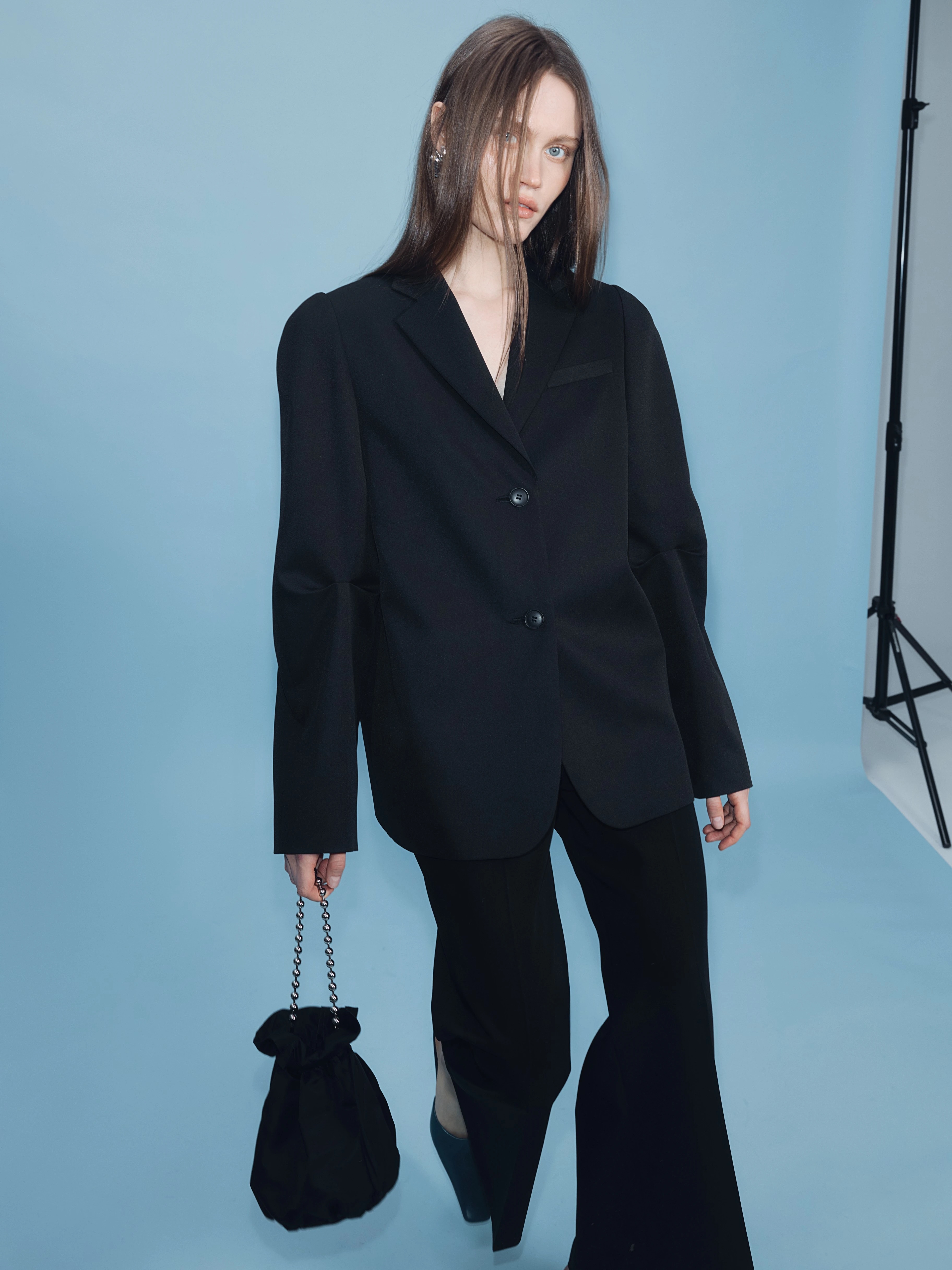 Широко мыслим: 24 жакета с акцентными плечами (фото 22)