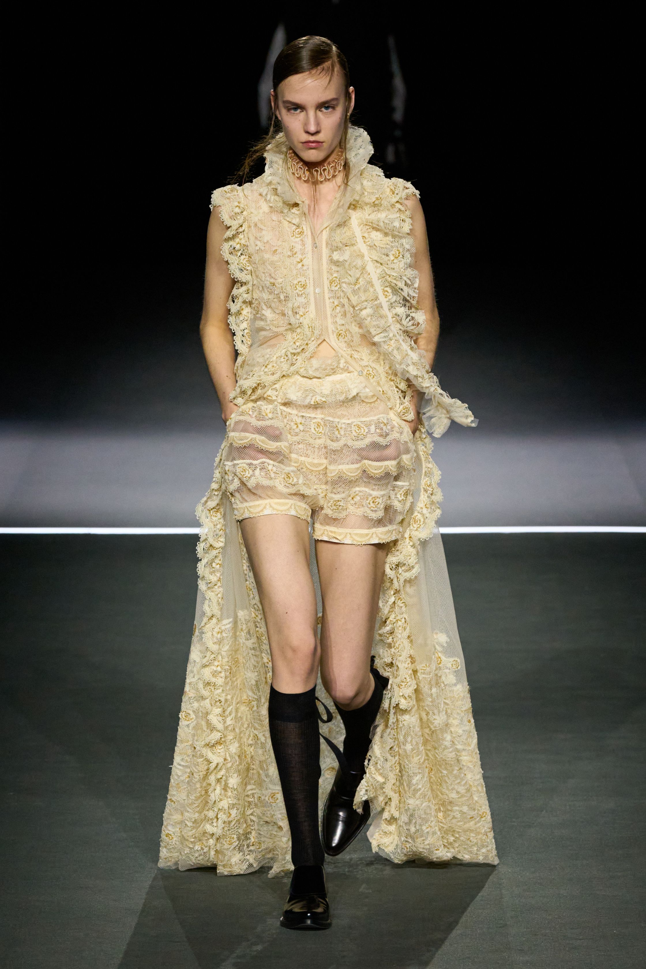 Бархат, жаккард и модная кольчуга — фактуры и ткани осень-зима 2025 (фото 32)