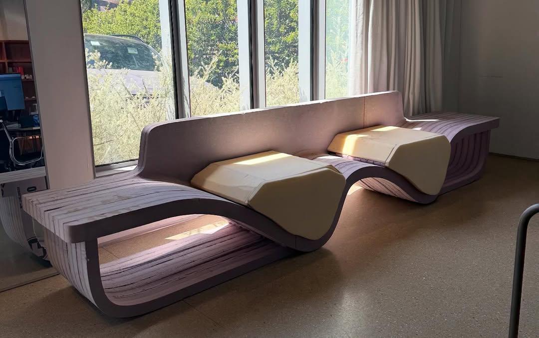 Джастин Бибер начнет выпускать уличную мебель (фото 1)