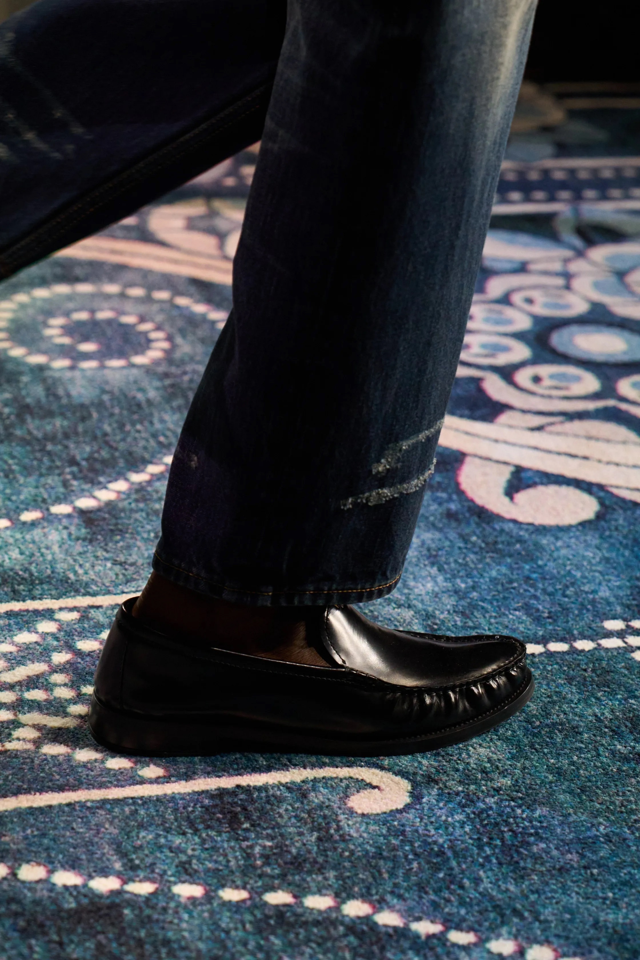 Обувь и сумки осень-зима 2025: ботфорты, туфли с открытым мыском, ридикюли и баулы (фото 13)