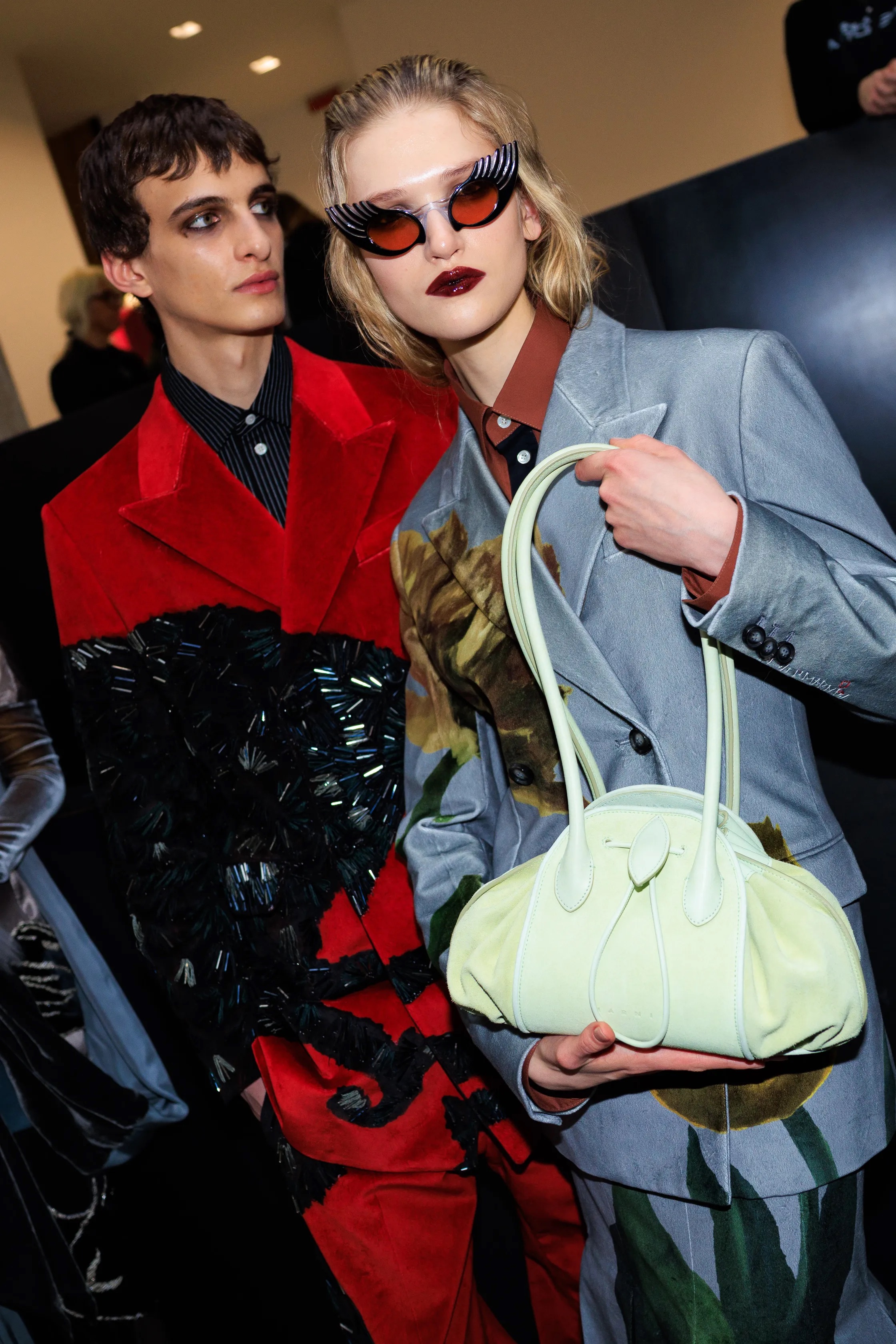 Обувь и сумки осень-зима 2025: ботфорты, туфли с открытым мыском, ридикюли и баулы (фото 52)