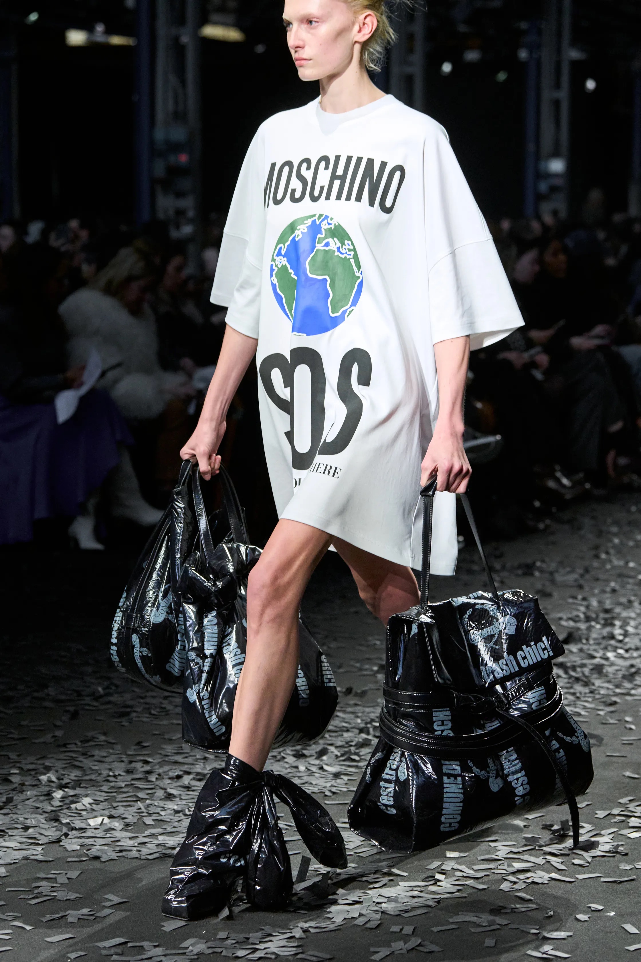 Обувь и сумки осень-зима 2025: ботфорты, туфли с открытым мыском, ридикюли и баулы (фото 62)