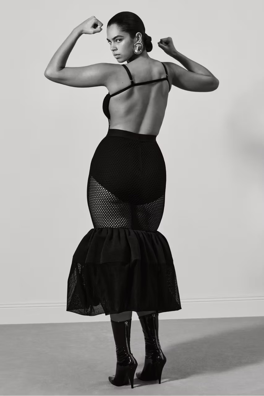 В сети появилась первая кампания коллекции Сары Бёртон для Givenchy (фото 3)