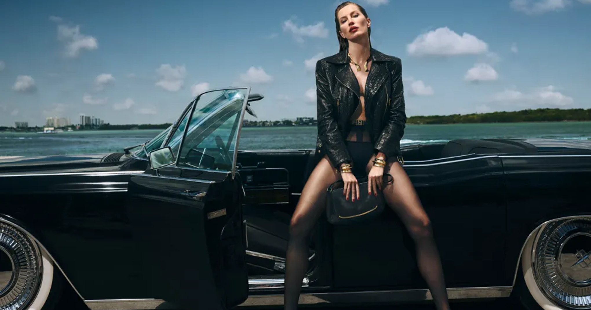 Жизель Бундхен появилась в рекламной кампании итальянского бренда Elisabetta Franchi (фото 1)