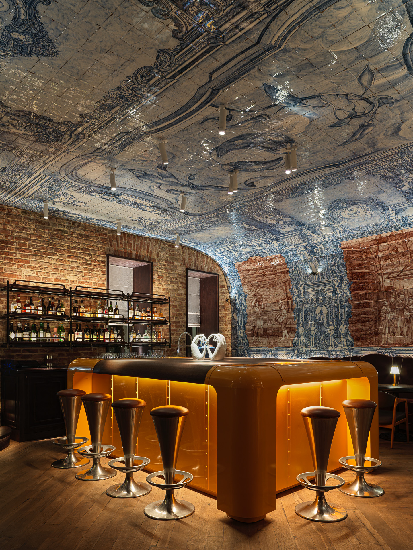 Новости ресторанов: окрошка с осетриной, колбаски мергез и каламарата с боттаргой (фото 1)