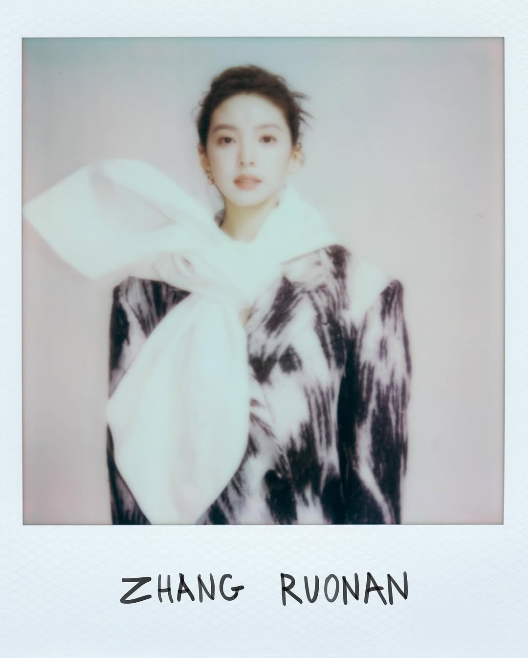 Актриса Чжан Жонань стала лицом Givenchy в Китае (фото 1)