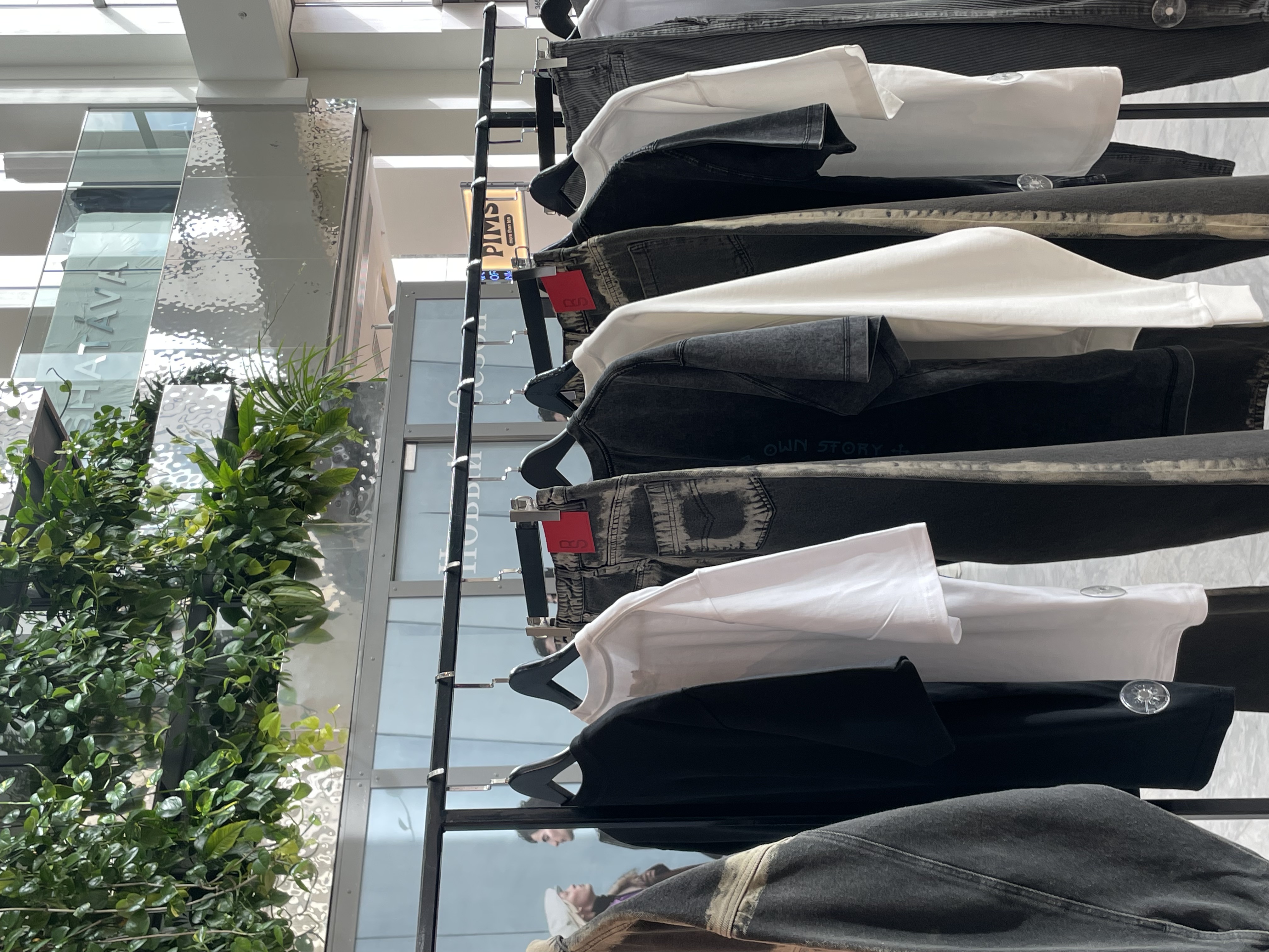 В «Цветном» открылся поп-ап Red September (фото 2)