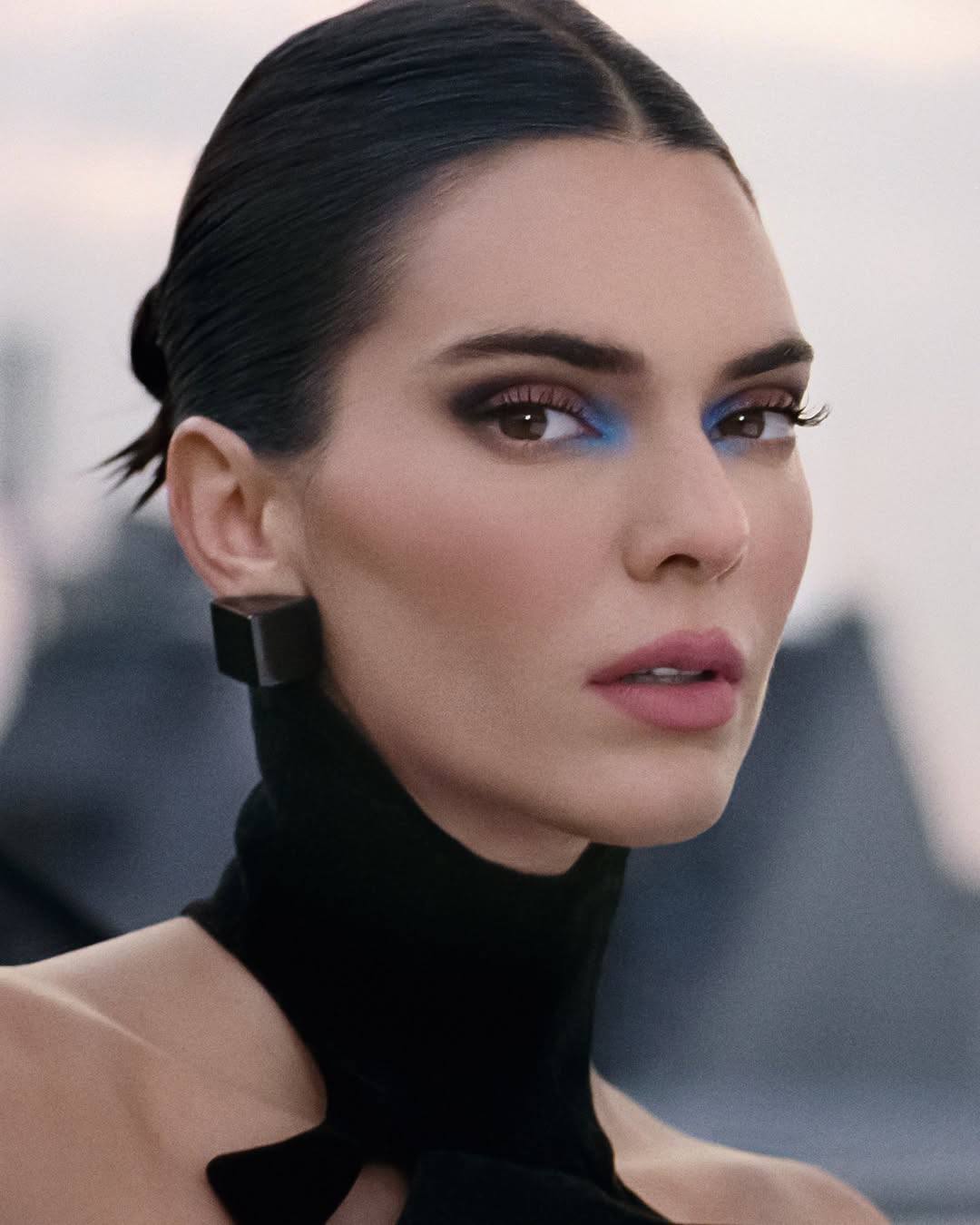 Кендалл Дженнер снялась в новой рекламной кампании L'Oréal x Mugler (фото 1)