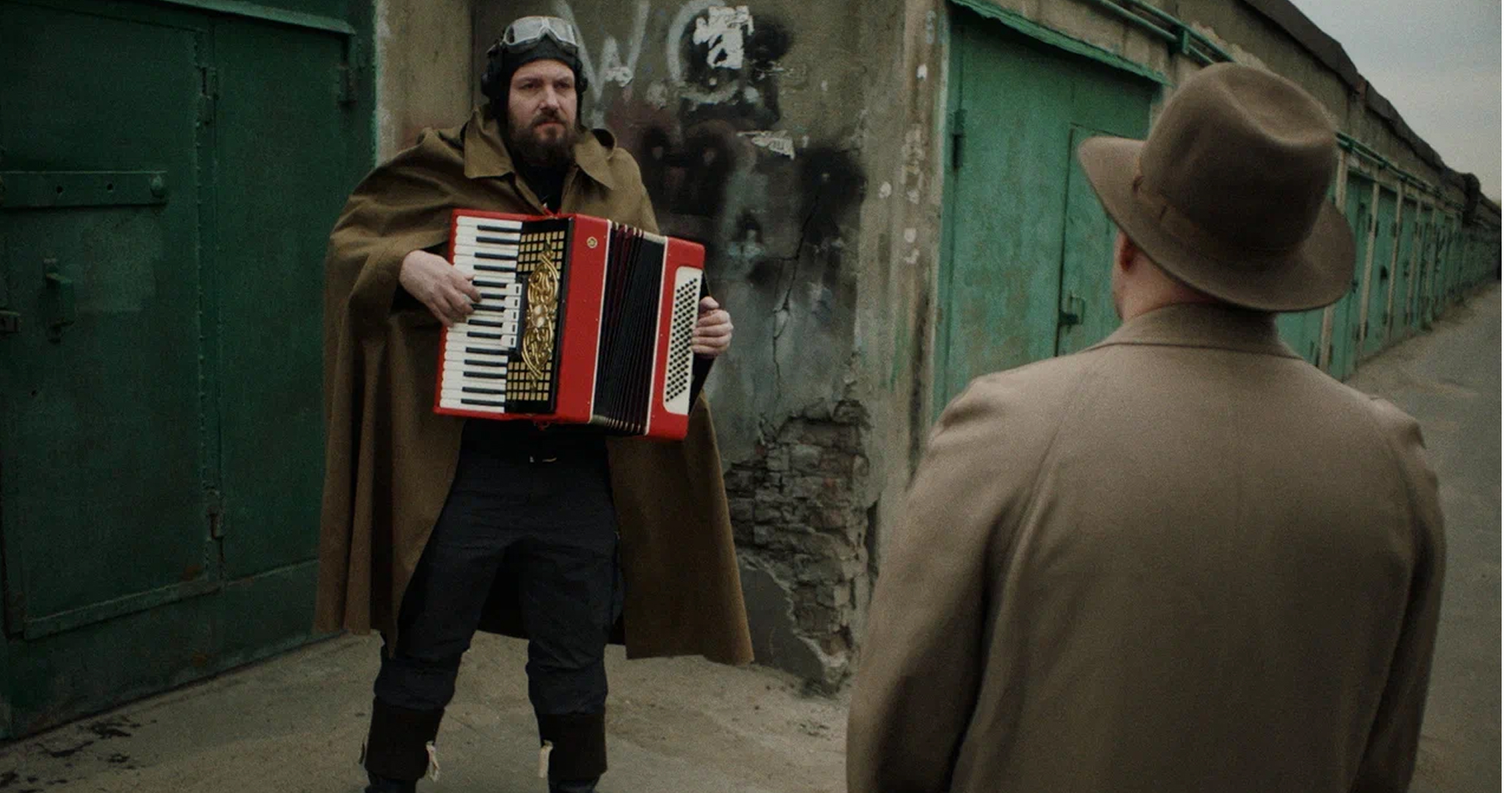 Выходит новая сатирическая драма «Ангелы не жужжат» (фото 1)