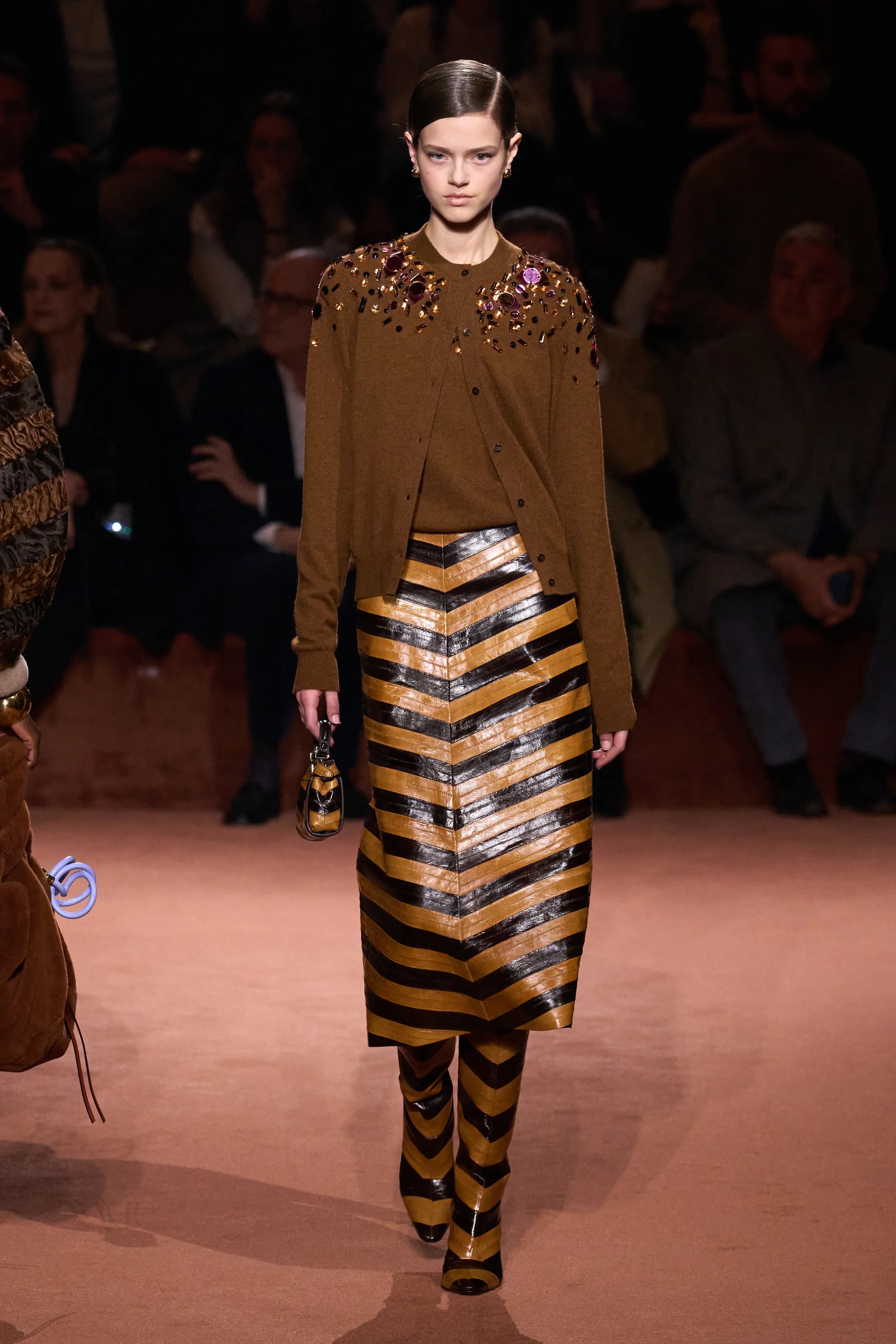 Анималистичный, клетка и полоски: самые модные принты осень-зима 2025 (фото 8)