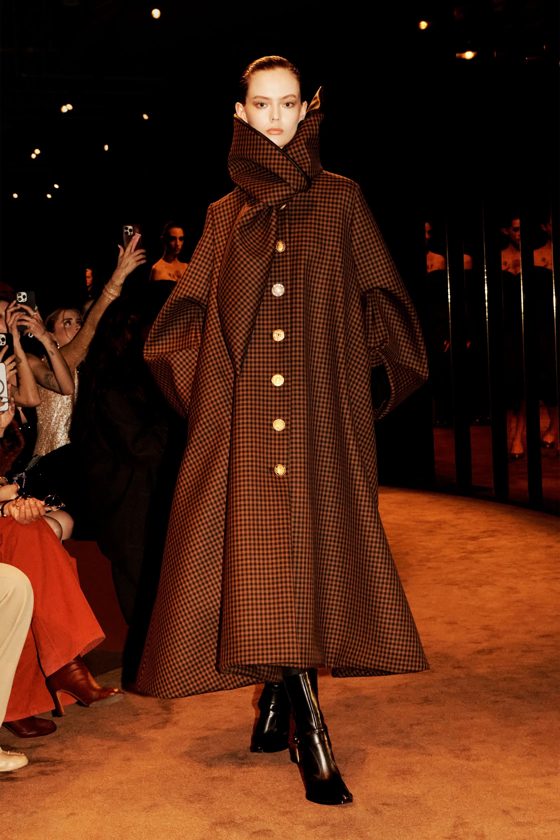 Анималистичный, клетка и полоски: самые модные принты осень-зима 2025 (фото 15)