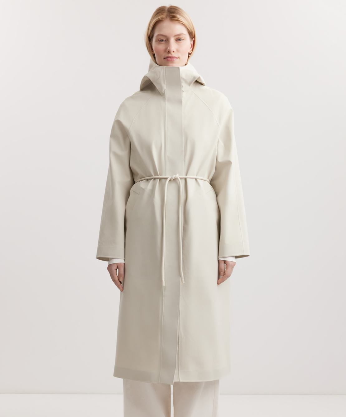 Необычные пальто и ветровки в духе Prada: верхняя одежда на осень от локальных брендов (фото 3)