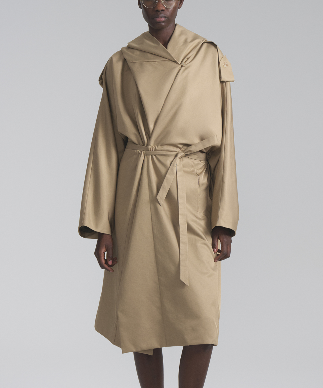 Необычные пальто и ветровки в духе Prada: верхняя одежда на осень от локальных брендов (фото 4)