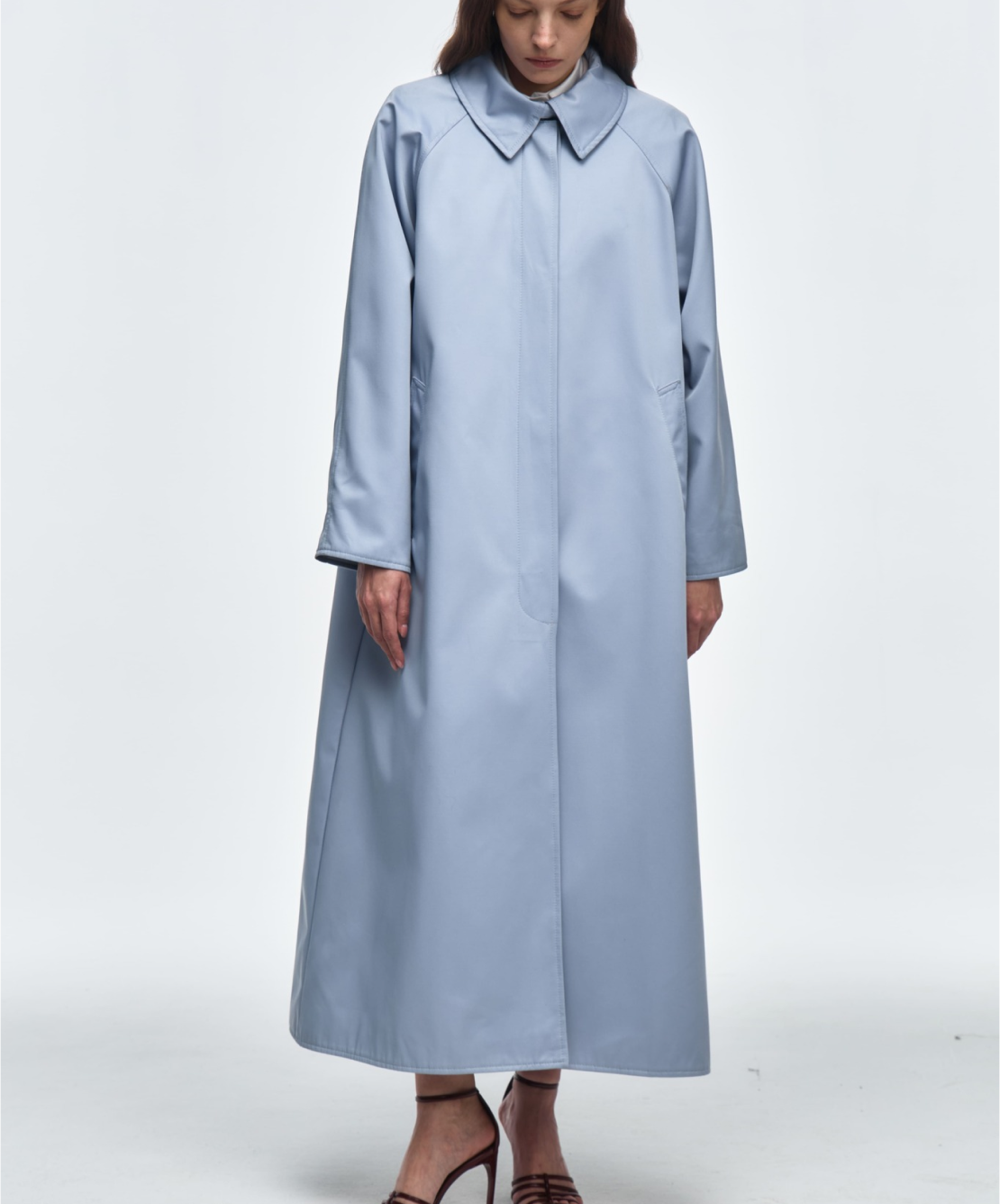 Необычные пальто и ветровки в духе Prada: верхняя одежда на осень от локальных брендов (фото 10)