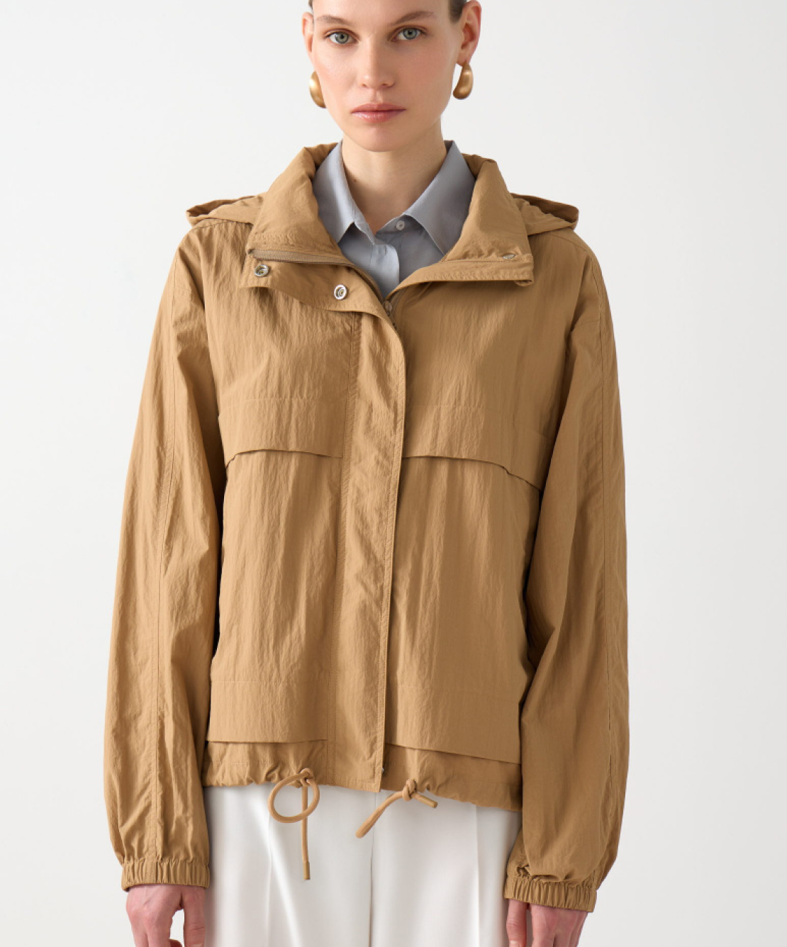 Необычные пальто и ветровки в духе Prada: верхняя одежда на осень от локальных брендов (фото 14)