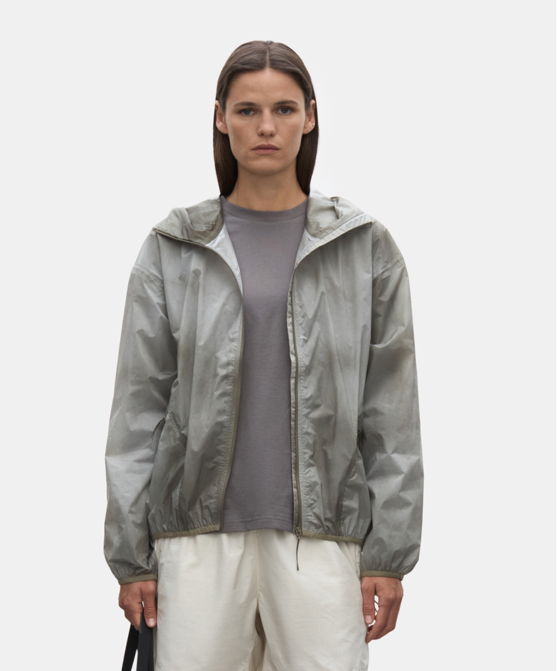 Необычные пальто и ветровки в духе Prada: верхняя одежда на осень от локальных брендов (фото 15)