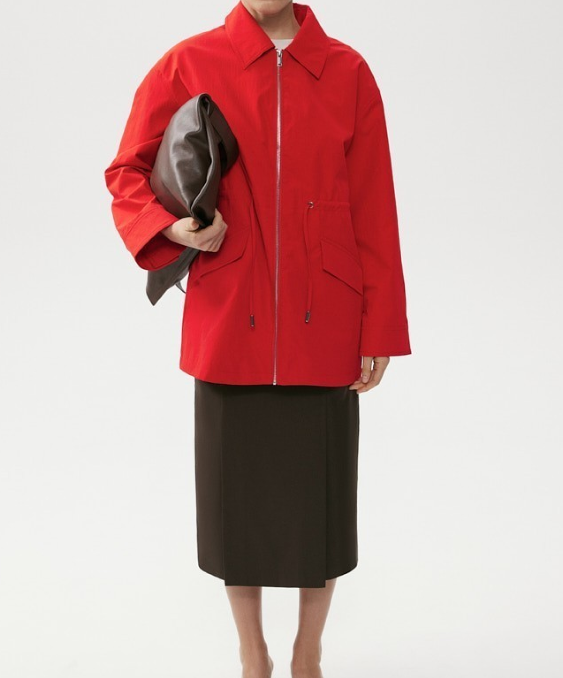 Необычные пальто и ветровки в духе Prada: верхняя одежда на осень от локальных брендов (фото 17)