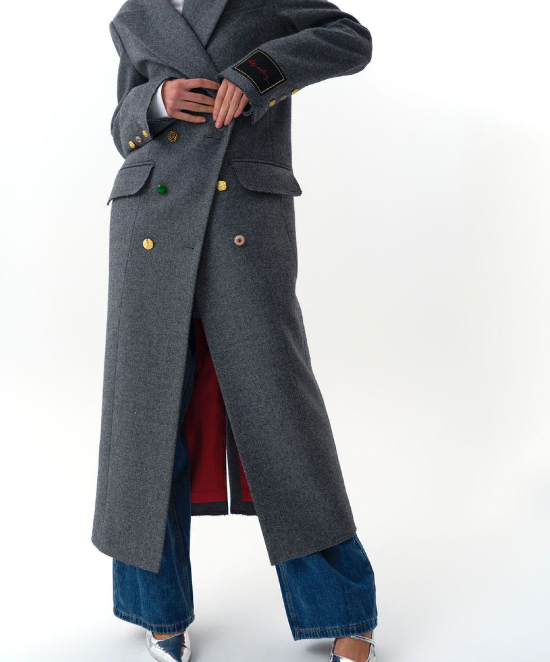 Необычные пальто и ветровки в духе Prada: верхняя одежда на осень от локальных брендов (фото 20)