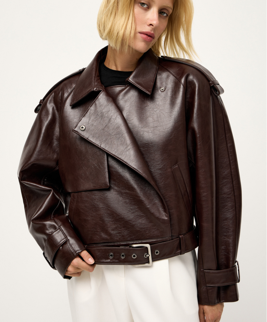 Необычные пальто и ветровки в духе Prada: верхняя одежда на осень от локальных брендов (фото 27)