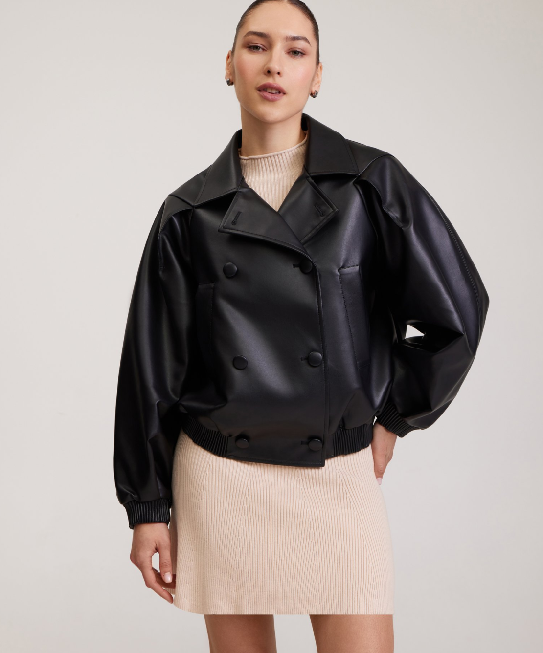 Необычные пальто и ветровки в духе Prada: верхняя одежда на осень от локальных брендов (фото 30)