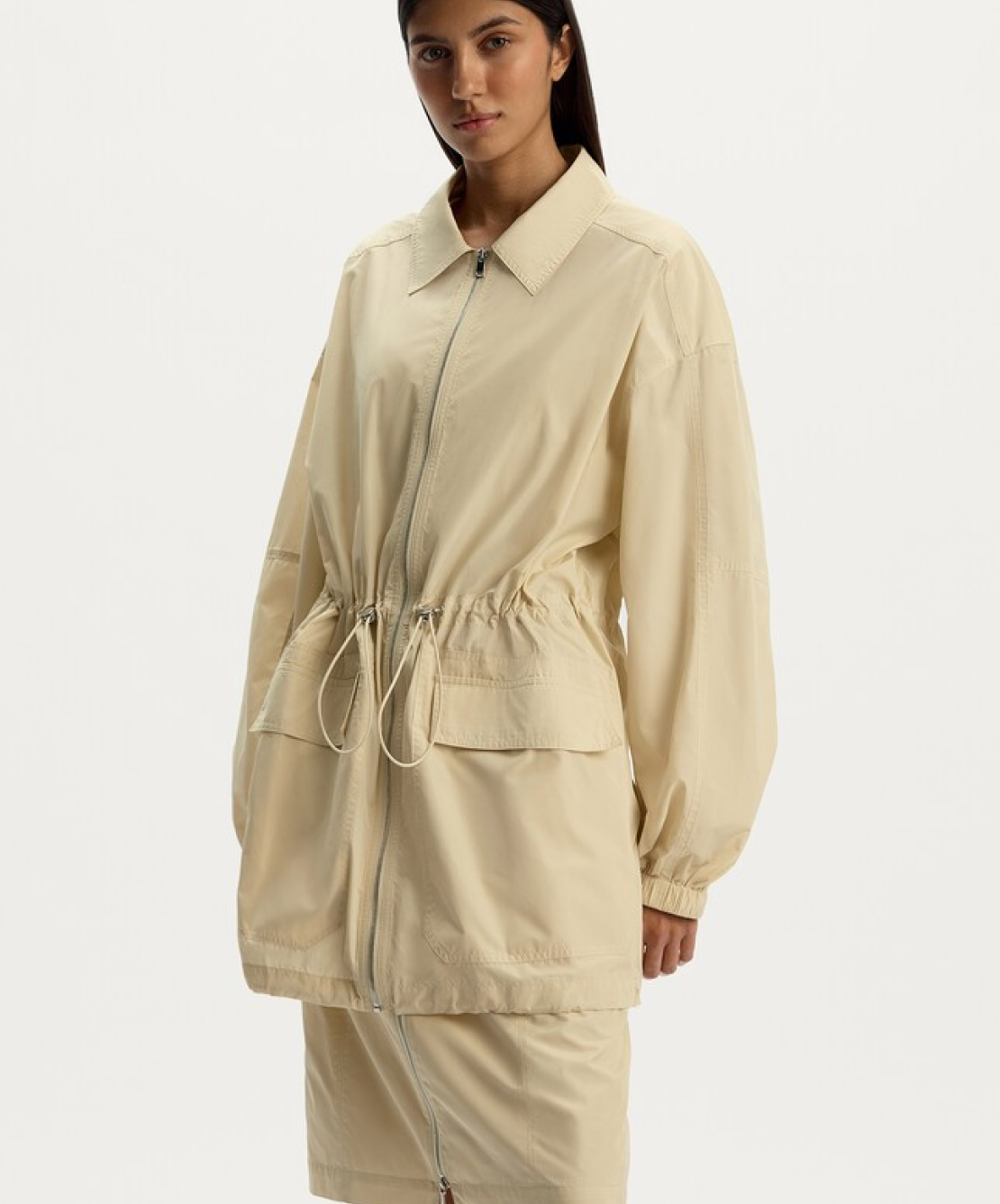 Необычные пальто и ветровки в духе Prada: верхняя одежда на осень от локальных брендов (фото 16)