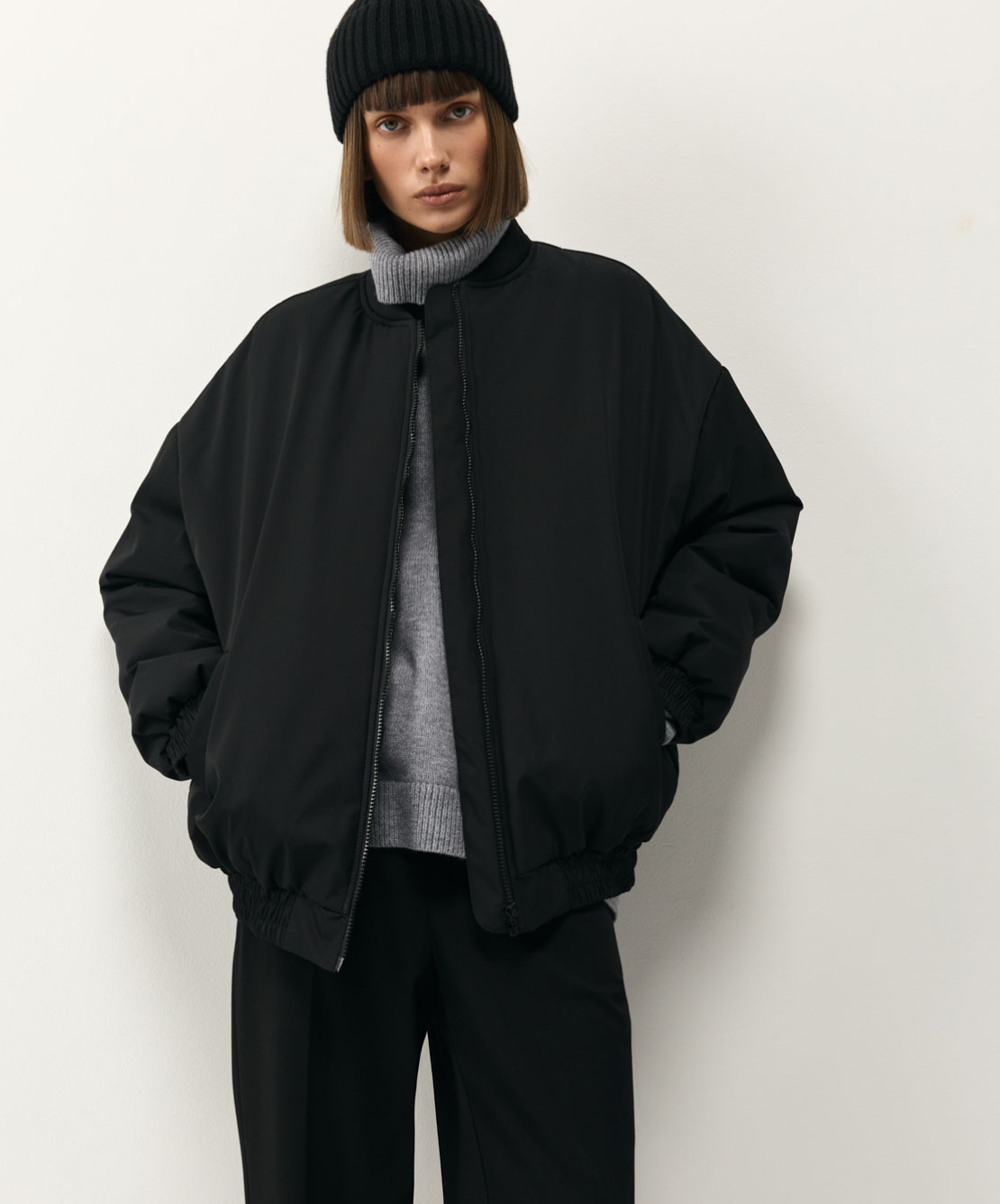 Необычные пальто и ветровки в духе Prada: верхняя одежда на осень от локальных брендов (фото 36)