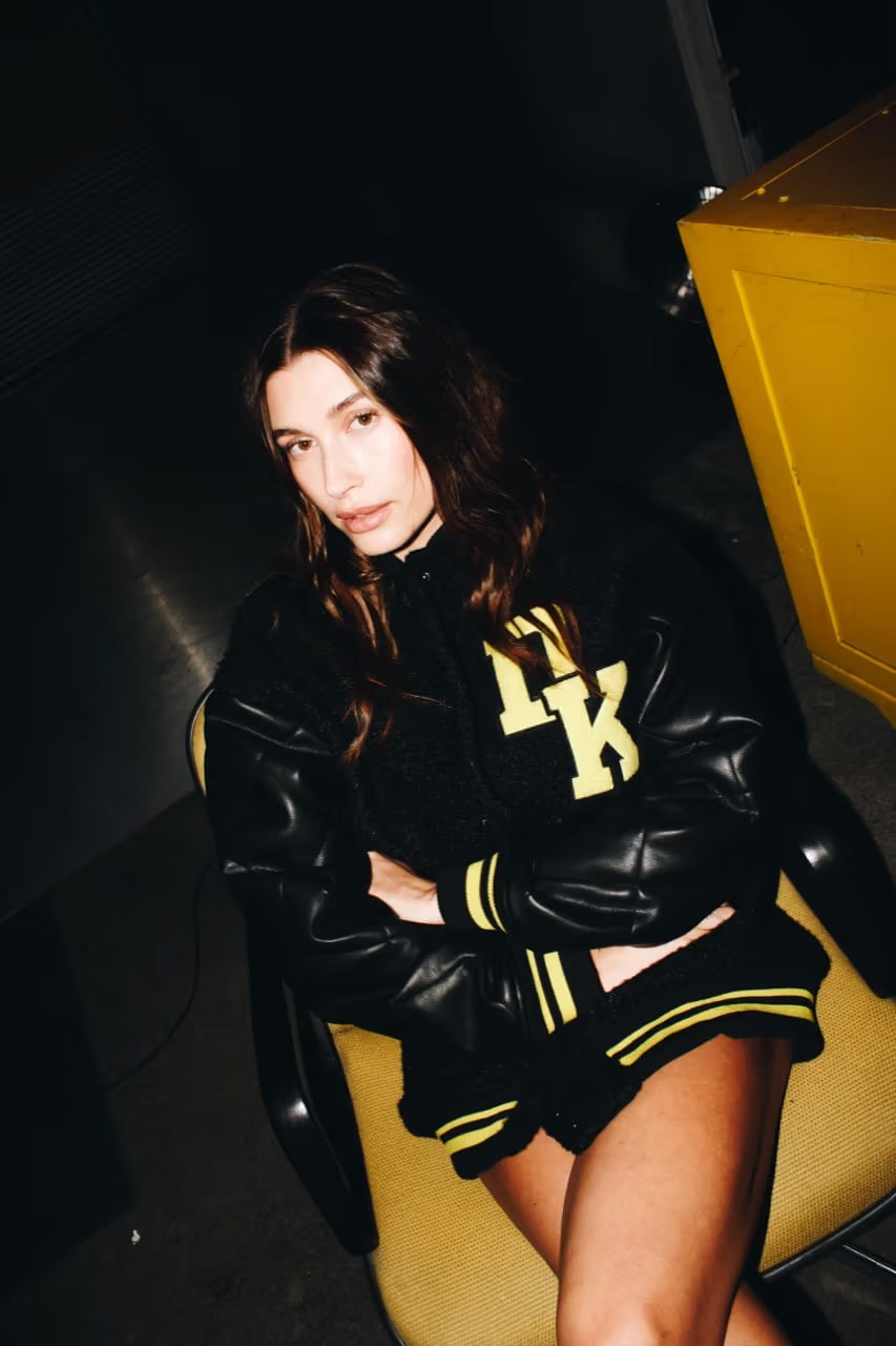 Хейли Бибер снялась в рекламной кампании DKNY (фото 4)